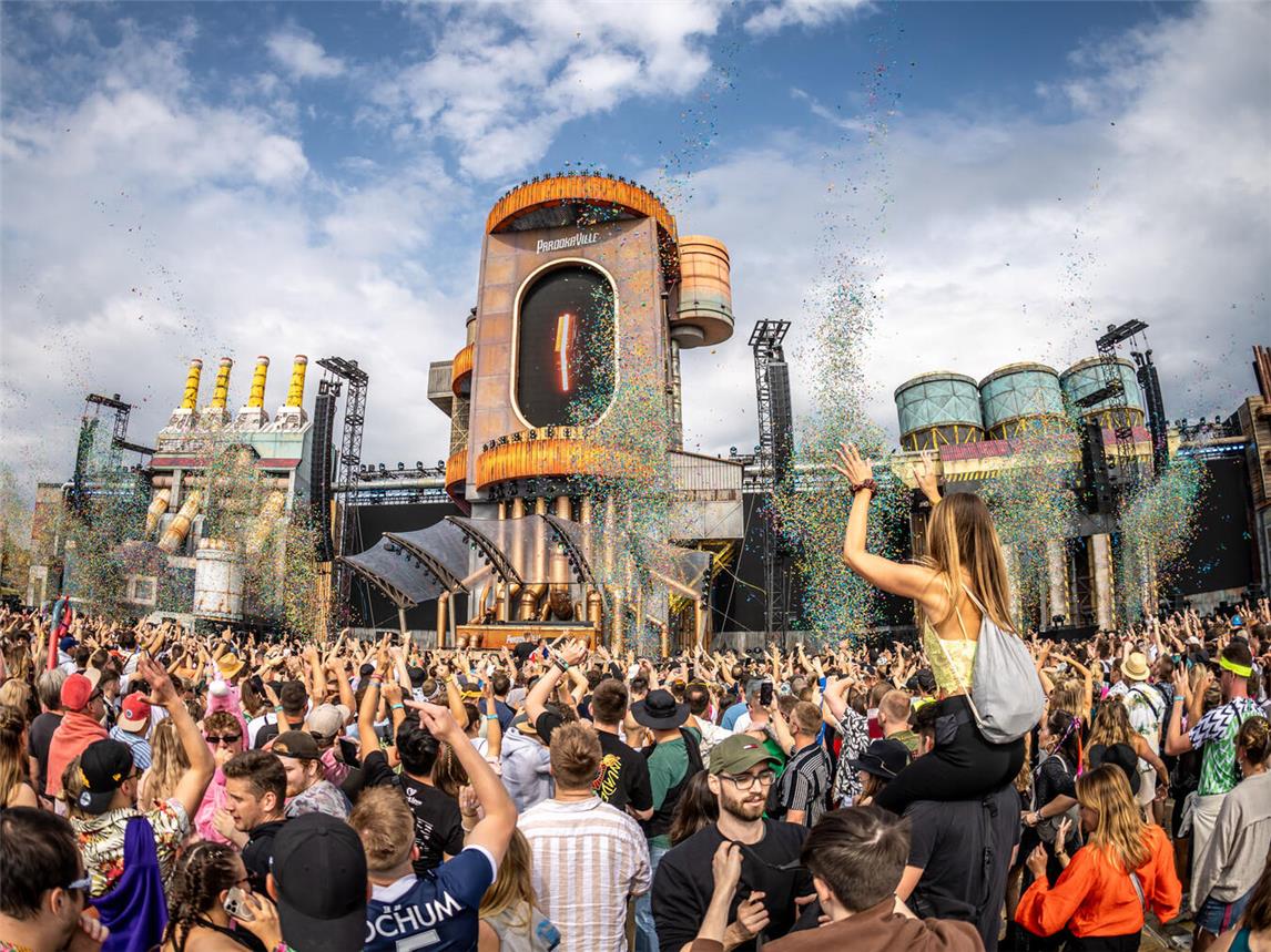 Wahnsinn, Liebe und pure Glückseligkeit regieren vom 19. bis 21. Juli wieder in Parookaville.Foto: Julien Duval