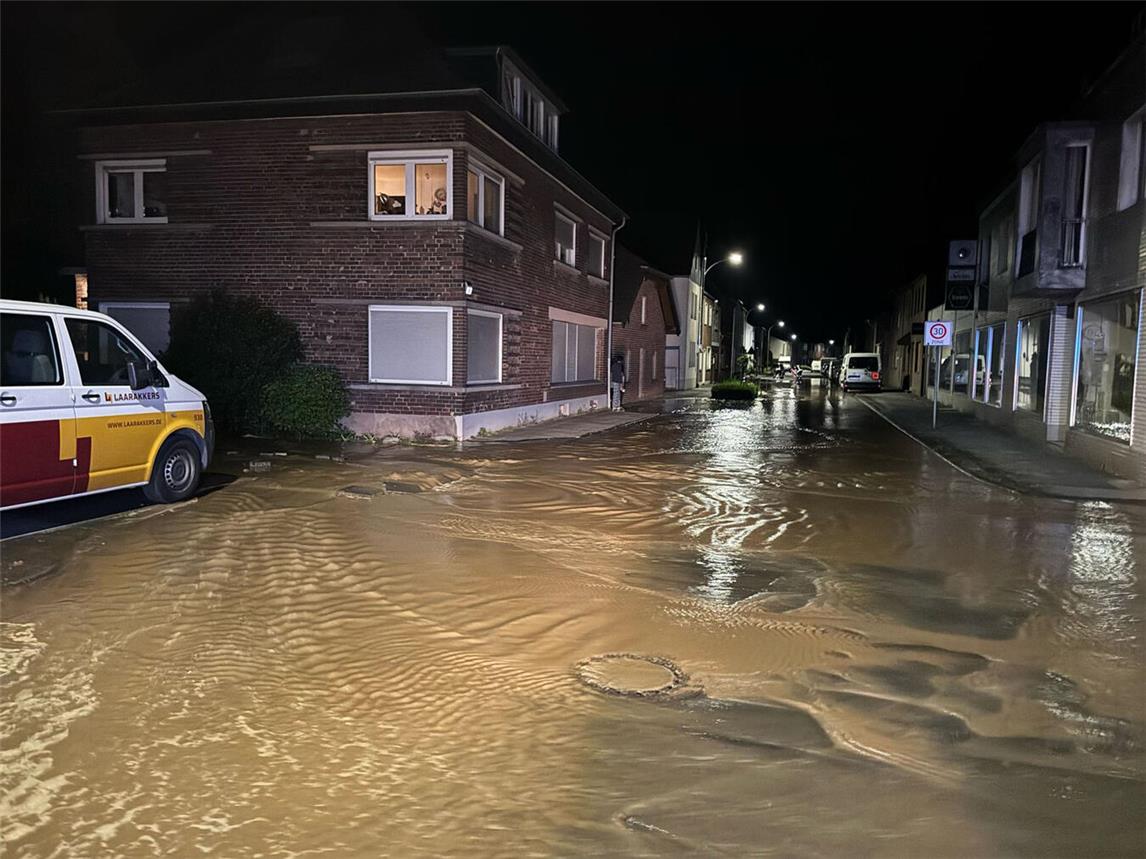 Wasserrohrbruch an der Voßheider Straße. Foto: René Ulrich