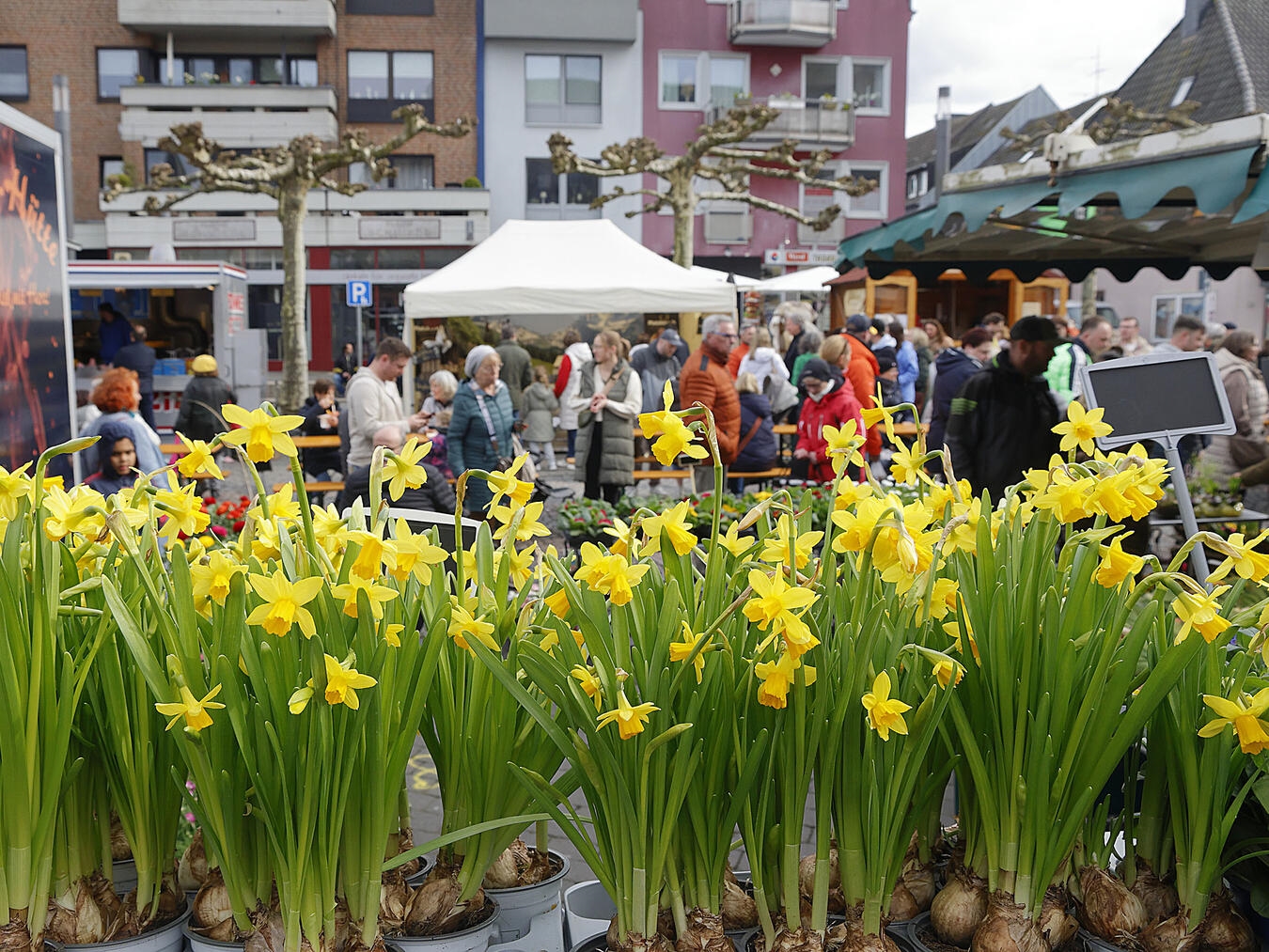 Xantener Ostermarkt begeistert mit Dekoration, Handwerk und vielen Besuchern