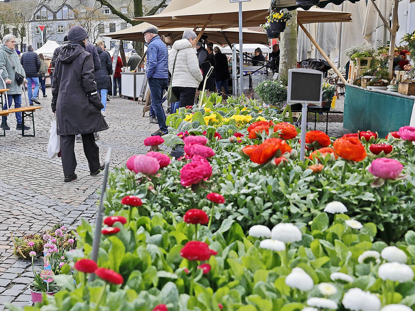 Xantener Ostermarkt begeistert mit Dekoration, Handwerk und vielen Besuchern