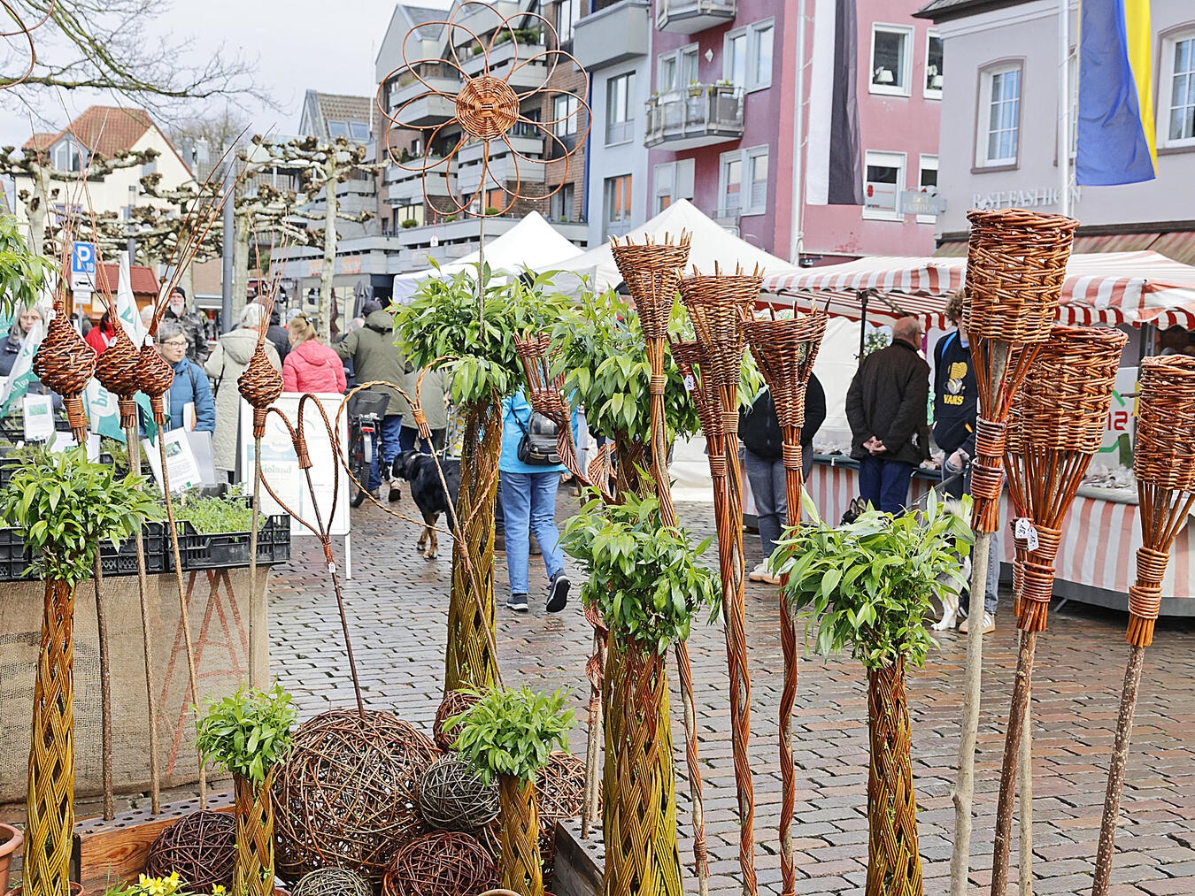 Xantener Ostermarkt begeistert mit Dekoration, Handwerk und vielen Besuchern