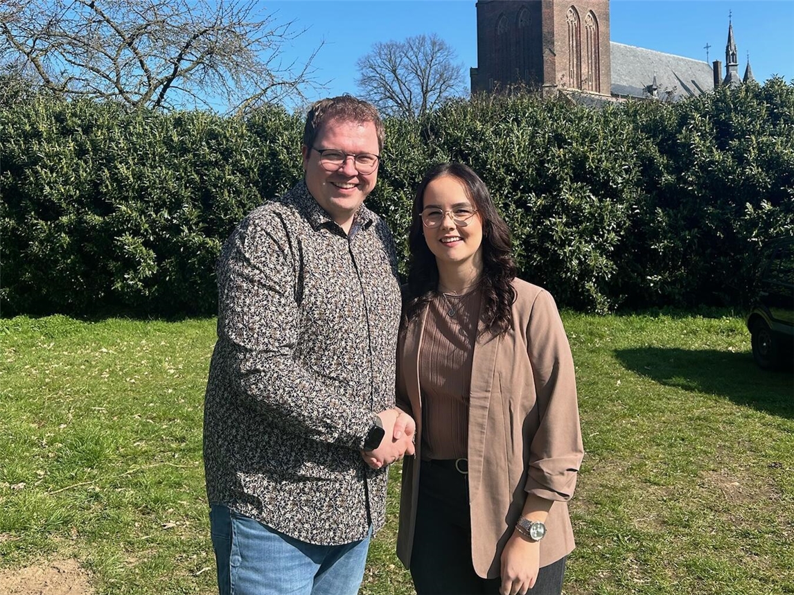 Wechsel an der Spitze: Jan Wijnands übergibt den Vorsitz des Musikvereins Elten an Merle Kossack. Foto: privat