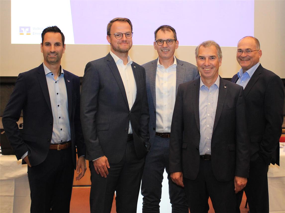 Wechsel im Vorstand stehen an (v.l.): Peter Schau, Michael Pohlmann, Wim Abbing, Ralf van Bruck und Holger Zitter. Foto: Volksbank Emmerich-Rees