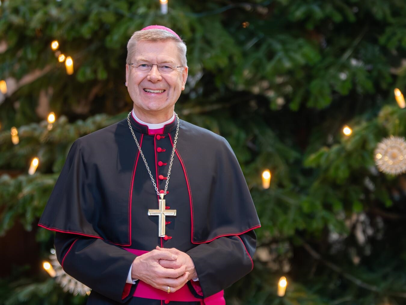 Weihbischof Dr. Stefan Zekorn hielt am Heiligen Abend die Christmette im St.-Paulus-Dom in Münster. Foto: Bistum Münster/Ann-Christin Ladermann
