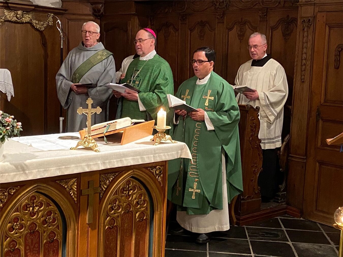 Weihbischof Rolf Lohmann beim letzten Gottesdienst in der Alten Kirche in Herongen.Foto: privat