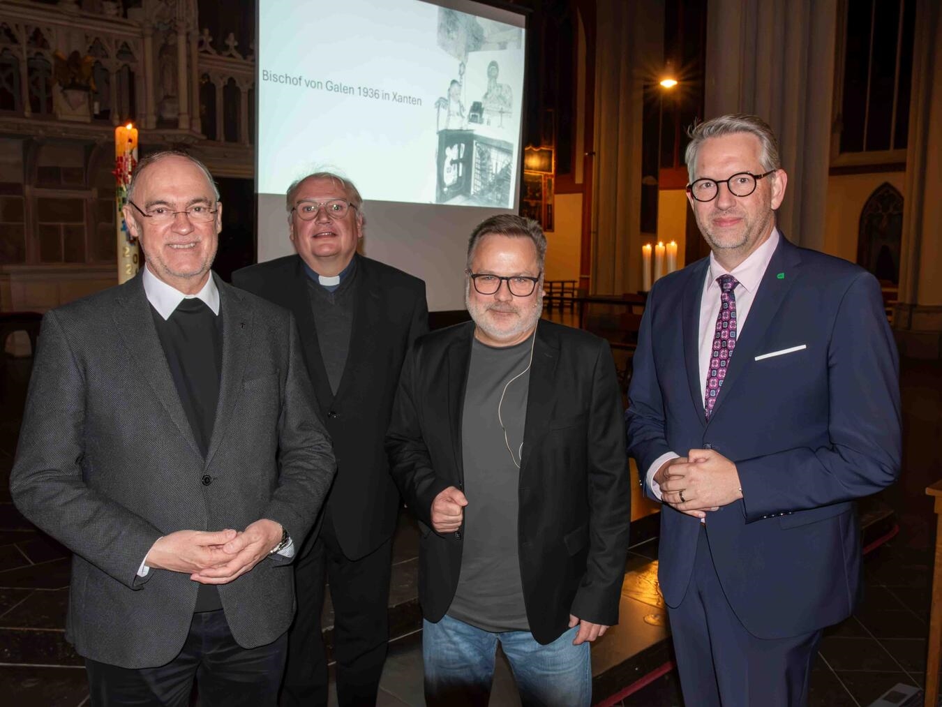 Weihbischof Rolf Lohmann, Propst Stefan Notz, Dr. Ralph Trost und Landrat Ingo Brohl (v.l.) begrüßten die Gäste im Xantener Dom. Foto: Bischöfliche Pressestelle / Christian Breuer