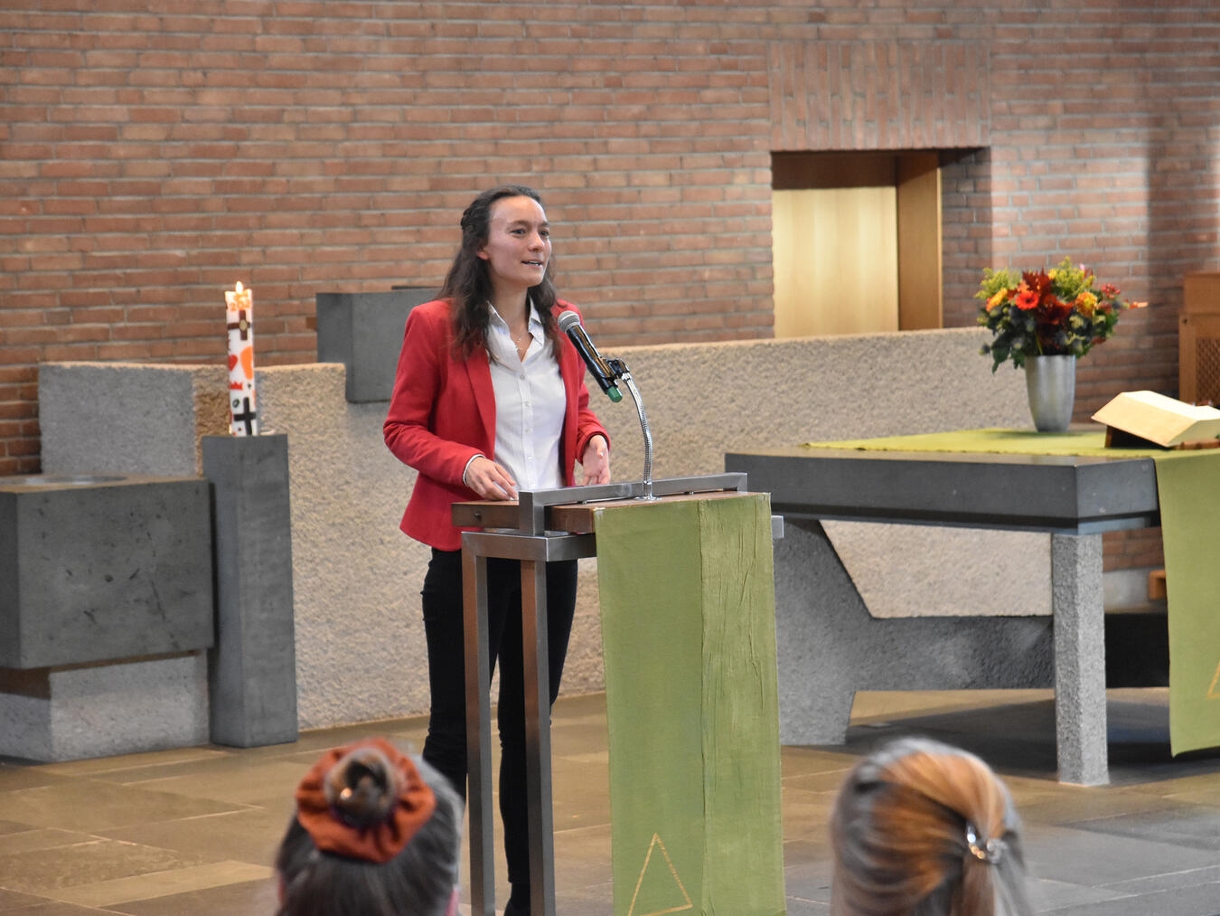 Ein herzliches Willkommen Pfarrerin Lenth „Wenn ich auf Gott sehe, erkenne ich den Weg“, sagt die neue Pfarrerin. Foto: Evangelischer Kirchenkreis Kleve