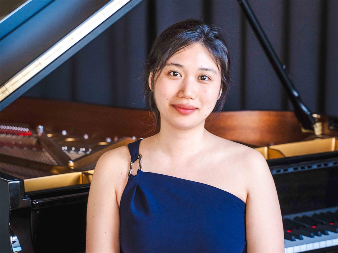 "Wenwen Zhao spielt Klavier im Gocher Kastell, Konzert am 4. August."