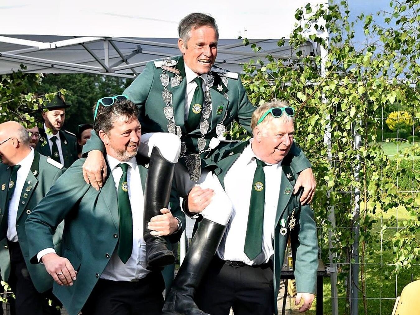 "Porträt von König Thomas II. mit Krone, Entscheidung über Nachfolge am 14. Mai."