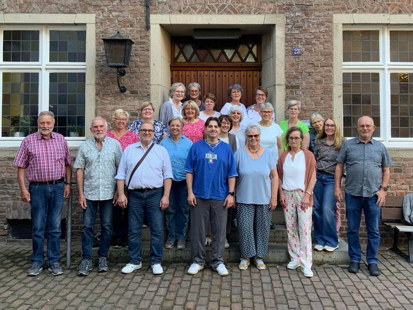"Chorprobe mit singenden Mitgliedern, Einladung zum Mitsingen, Gemeinschaftserlebnis, Foto: Reesonanz"