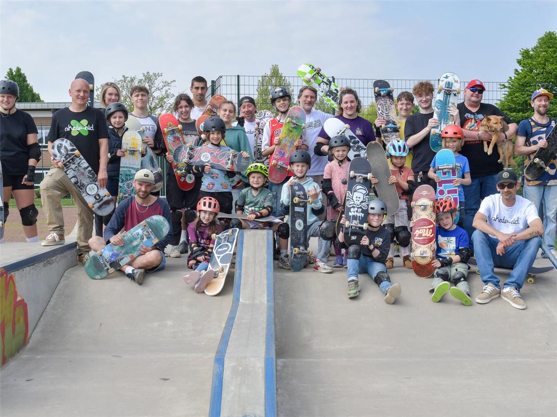 Wer Lust hat, bei „Skate Aid Kevelaer“ mitzurollen oder unverbindlich ins Training schnuppern möchte, ist herzlich eingeladen, samstags im Skatepark an der Kroatenstraße vorbeizuschauen. NN-Fotos: Gerhard Seybert