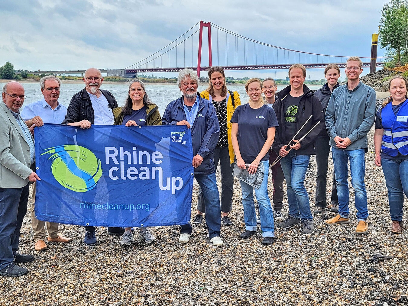 "Vertreter von Rhine Clean Up und Städten beim Aktionstag am 12. September, Umweltschutz in Emmerich, Kleve und Rees."