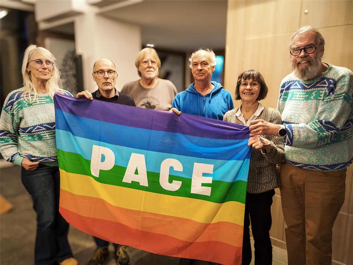 Werben für die Veranstaltung (v.l.): Martha Seuken, Friedhelm Körner, Harald Kleinecke, Hiltrud Schoonhoven, Werner Seuken. Foto: Gruppe „Was uns bewegt“