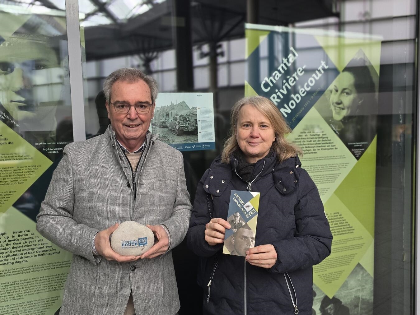 Werben für einen Besuch der Wanderausstellung: Martina Gellert (WTM) und Josef Gietemann (Liberation Route NRW). NN-Foto: hf