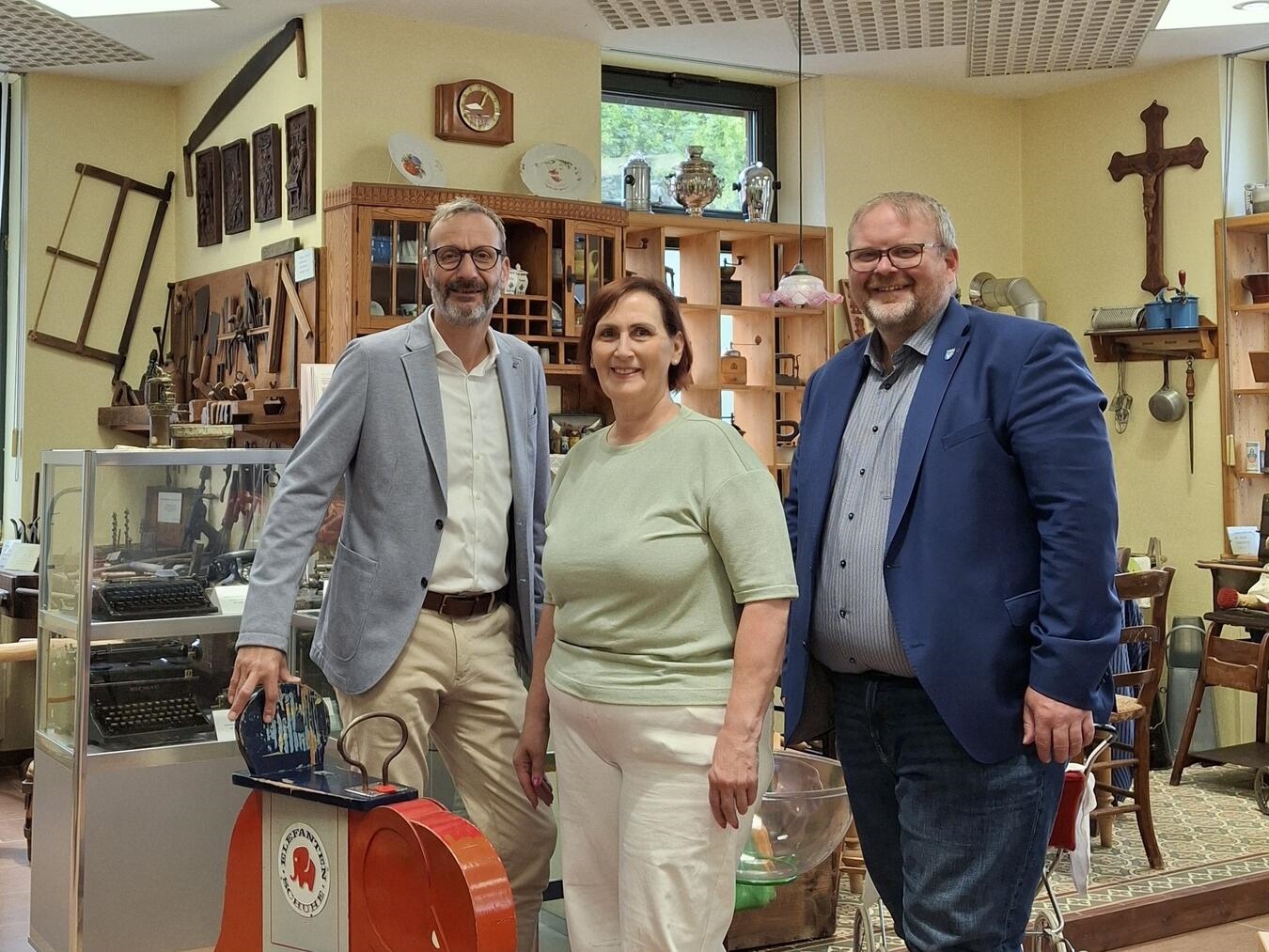 "Frithjof Gerstner, Claudia Koschare und Dirk Ketelaers bei einem Treffen von Westenergie und VfGuH"