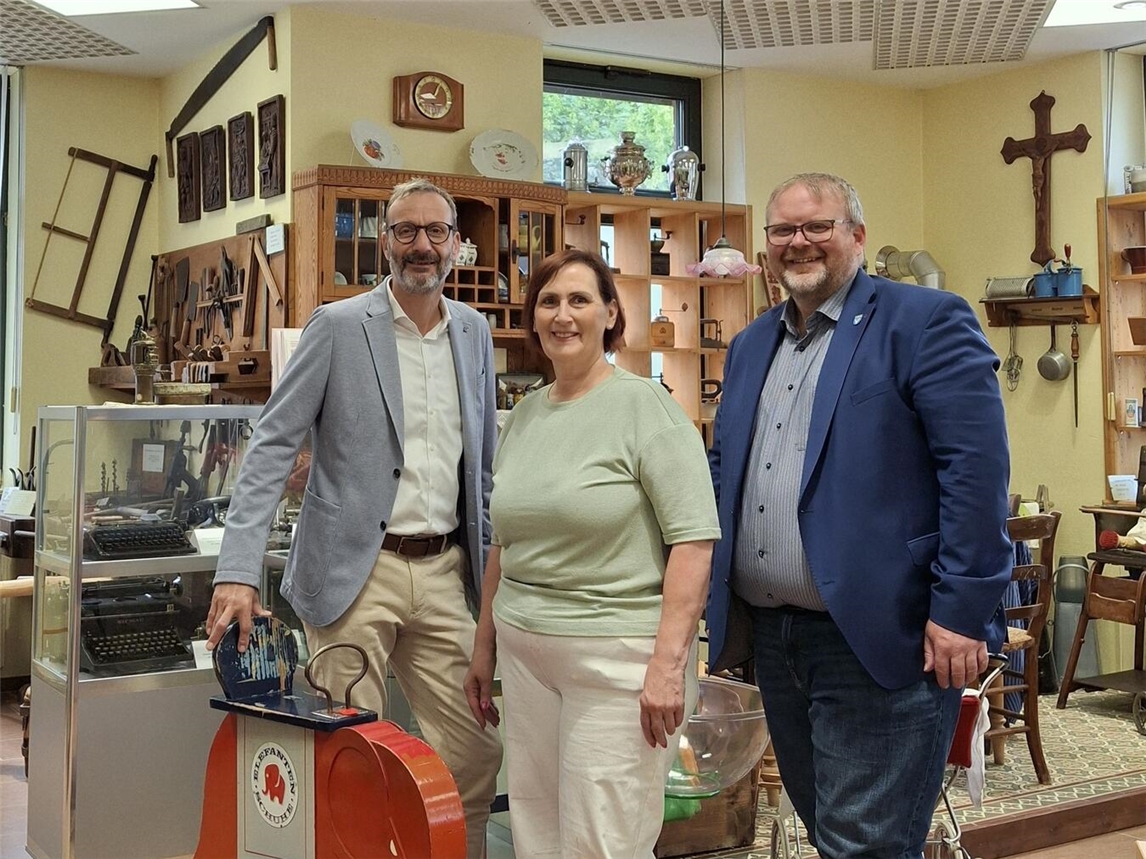 "Frithjof Gerstner, Claudia Koschare und Dirk Ketelaers bei einem Treffen von Westenergie und VfGuH"