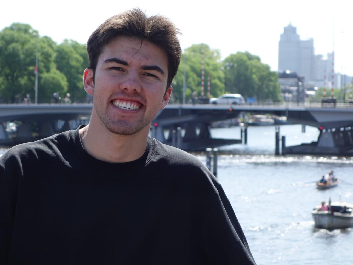 Wie ein weißen Blatt Papier will Gordon Schmitz seinen Dienst in Südafrika antreten und „einen Beitrag leisten“. Fotos: privat, Volunta