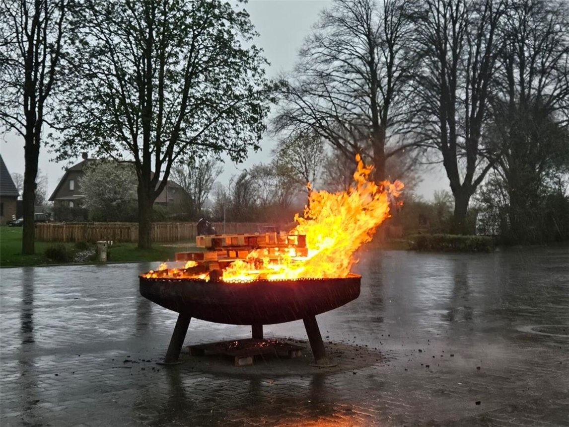 Wie in jedem Jahr veranstaltet die Löscheinheit Keppeln der Freiwilligen Feuerwehr Uedem ein Osterfeuer.