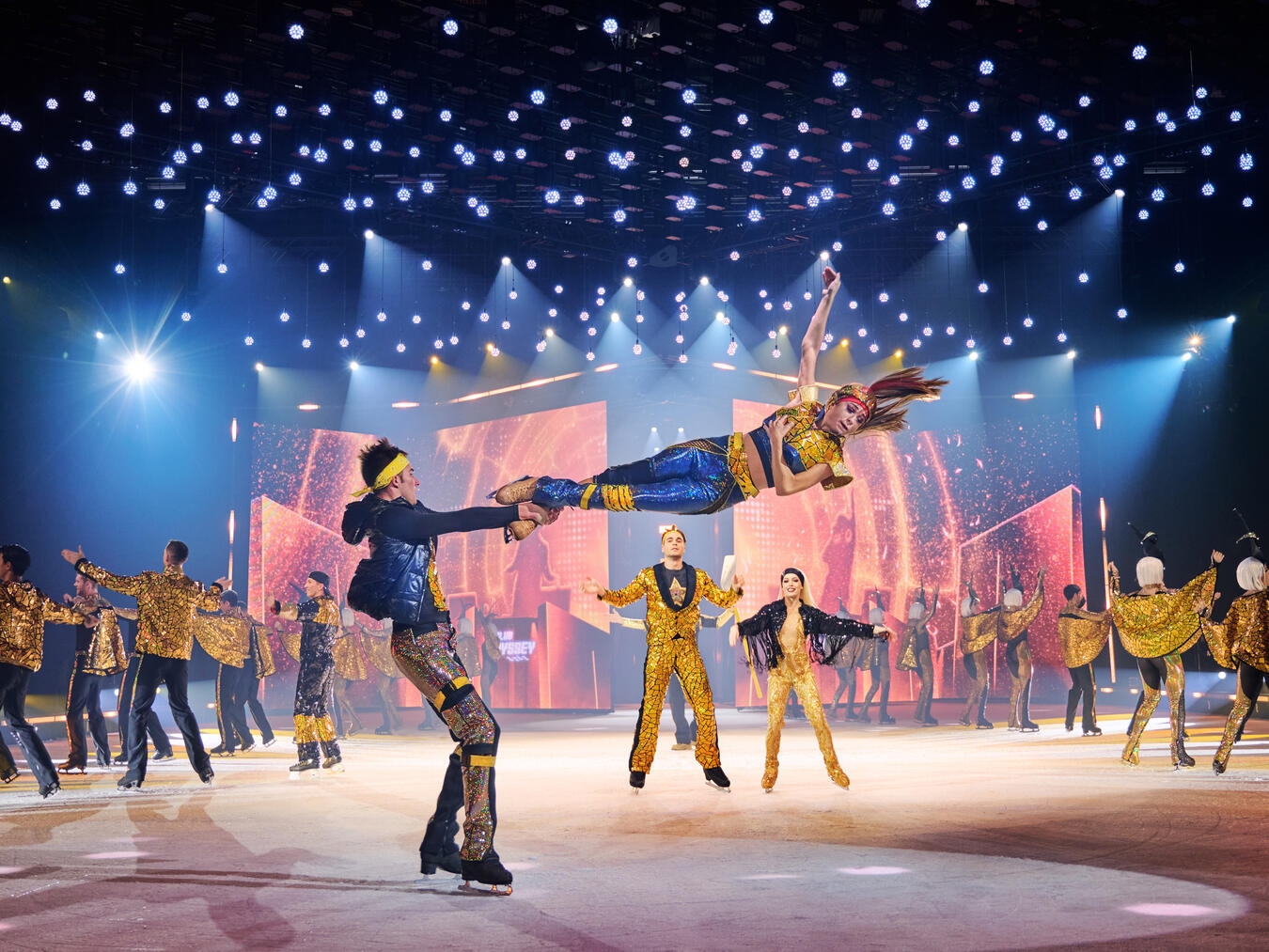 Holiday on Ice präsentiert erste Szenen der neuen Show Wieder begeistern 37 professionelle Eiskunstläufer mit einer neuen Show das Publikum. Fotos: Eis Sport & Event Park