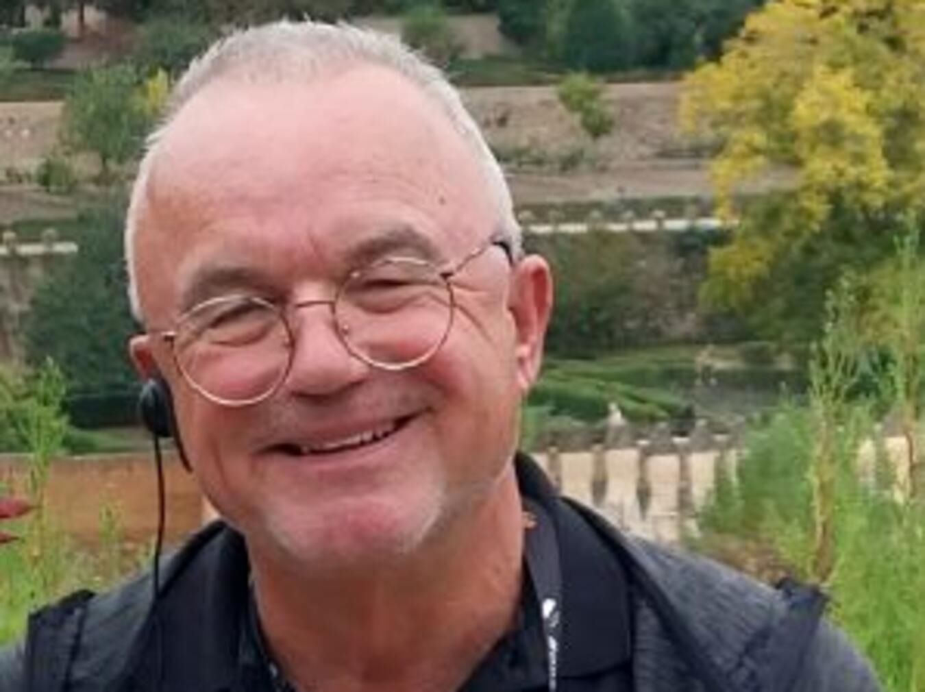 Winfried Eul, Autor und Mitglied des Emmericher Geschichtsvereins, lächelnd im Portrait.