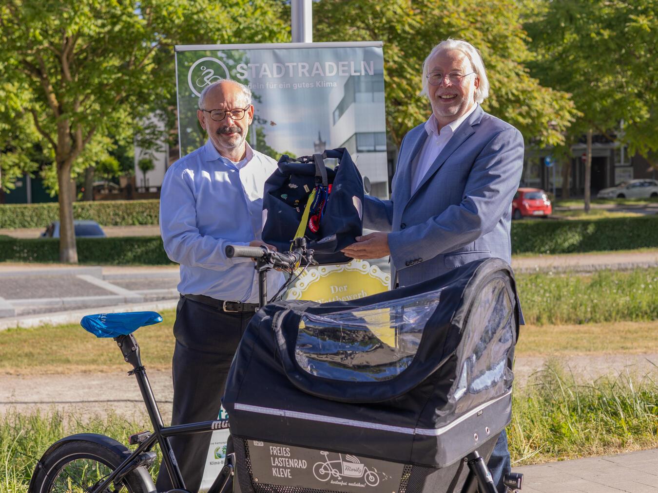 Wolfgang Gebing (Bürgermeister der Stadt Kleve), Ferdi Böhmer (Bürgermeister der Gemeinde Kranenburg). Foto: Stadt Kleve
