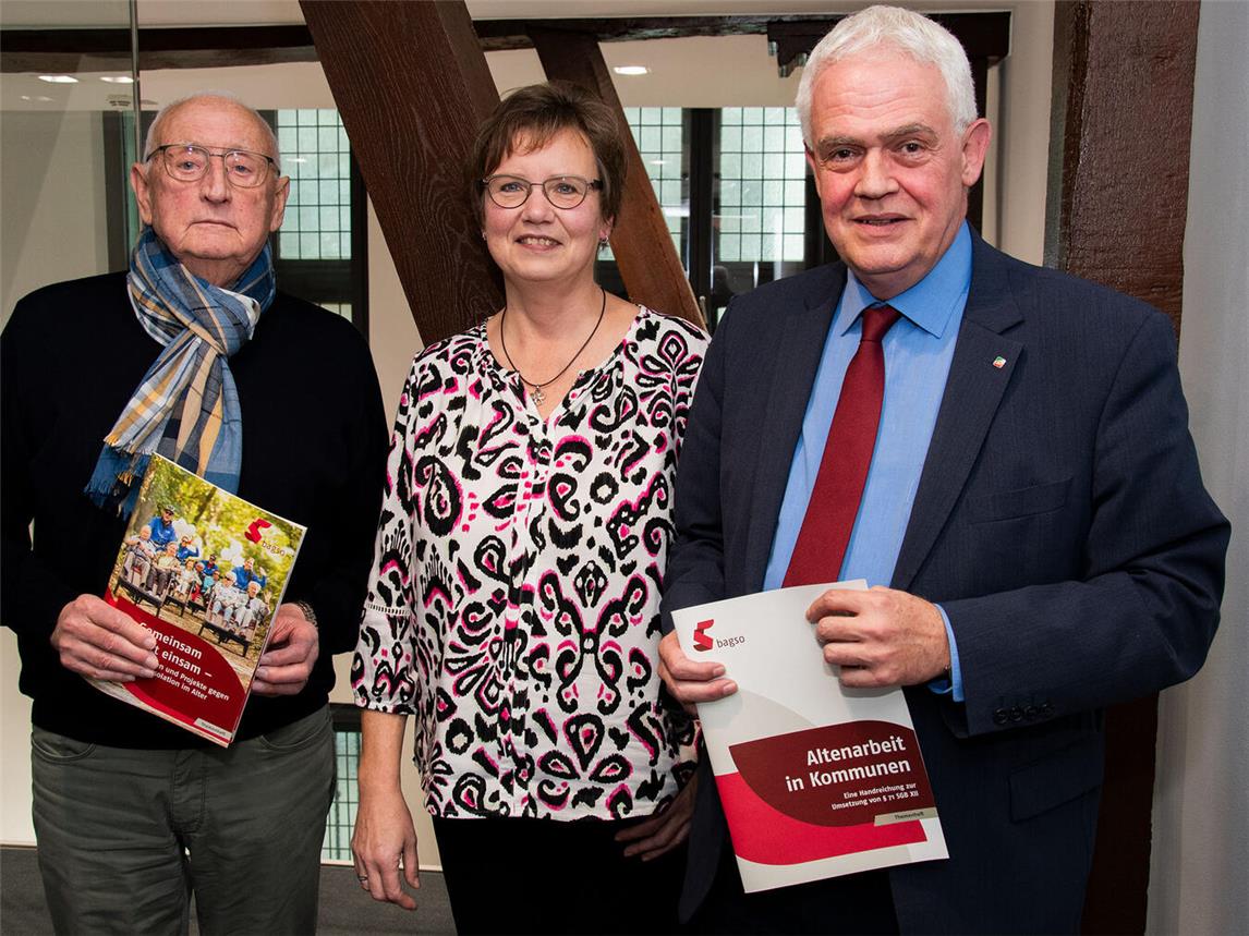 Wolfgang Pitz, Alexandra Maywald und Dr. Günther Bergmann MdL (v. l.) im Gespräch. Foto: privat