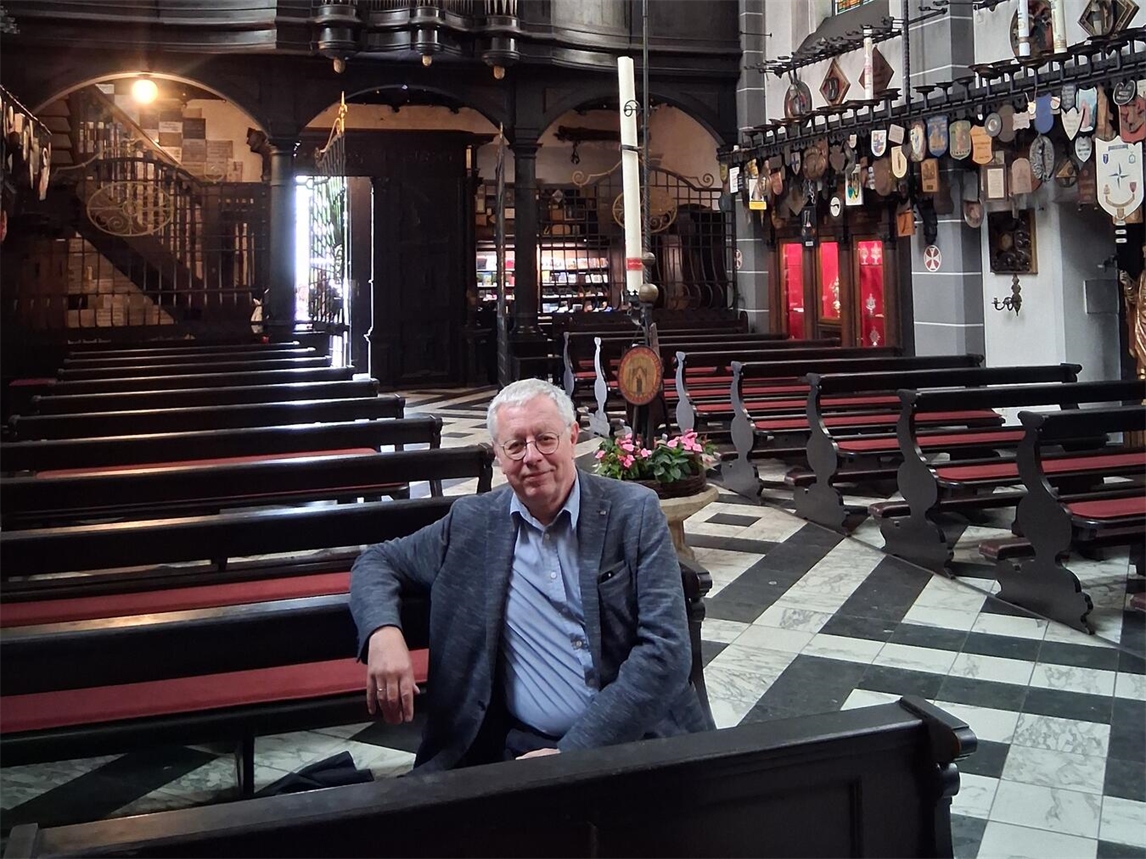 "Wolfgang Seifen spielt Orgel in Kerzenkapelle Kevelaer, spirituelle Atmosphäre, Kirchenmusik"