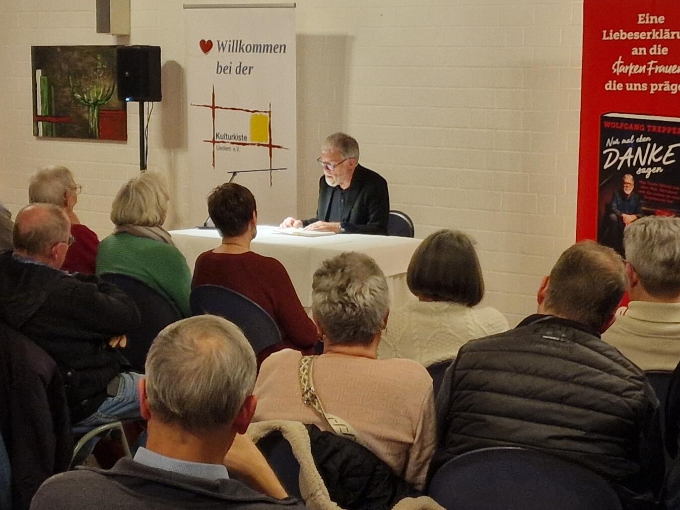 Wolfgang Trepper las in Uedem aus seinem ersten Buch „Nur mal eben Danke sagen“, eine Hommage an seine Tante Henny. Foto: privat
