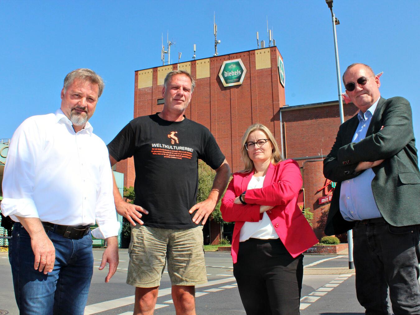 Kahlschlag ohne Sinn und Plan Wollen nicht teilnahmslos abwarten: (v.l.) Bürgermeister Clemens Brüx, Thomas Engelsiepen, Claudia Hempel und Dr. Herbert Grimberg. NN-Foto: Thomas Langer