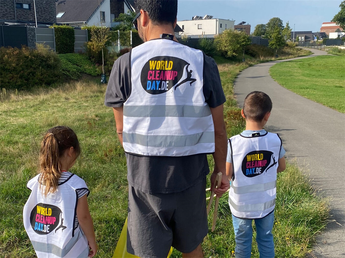 "Freiwillige beim World Cleanup Day in Goch sammeln Müll, Foto von Sandra Celik"