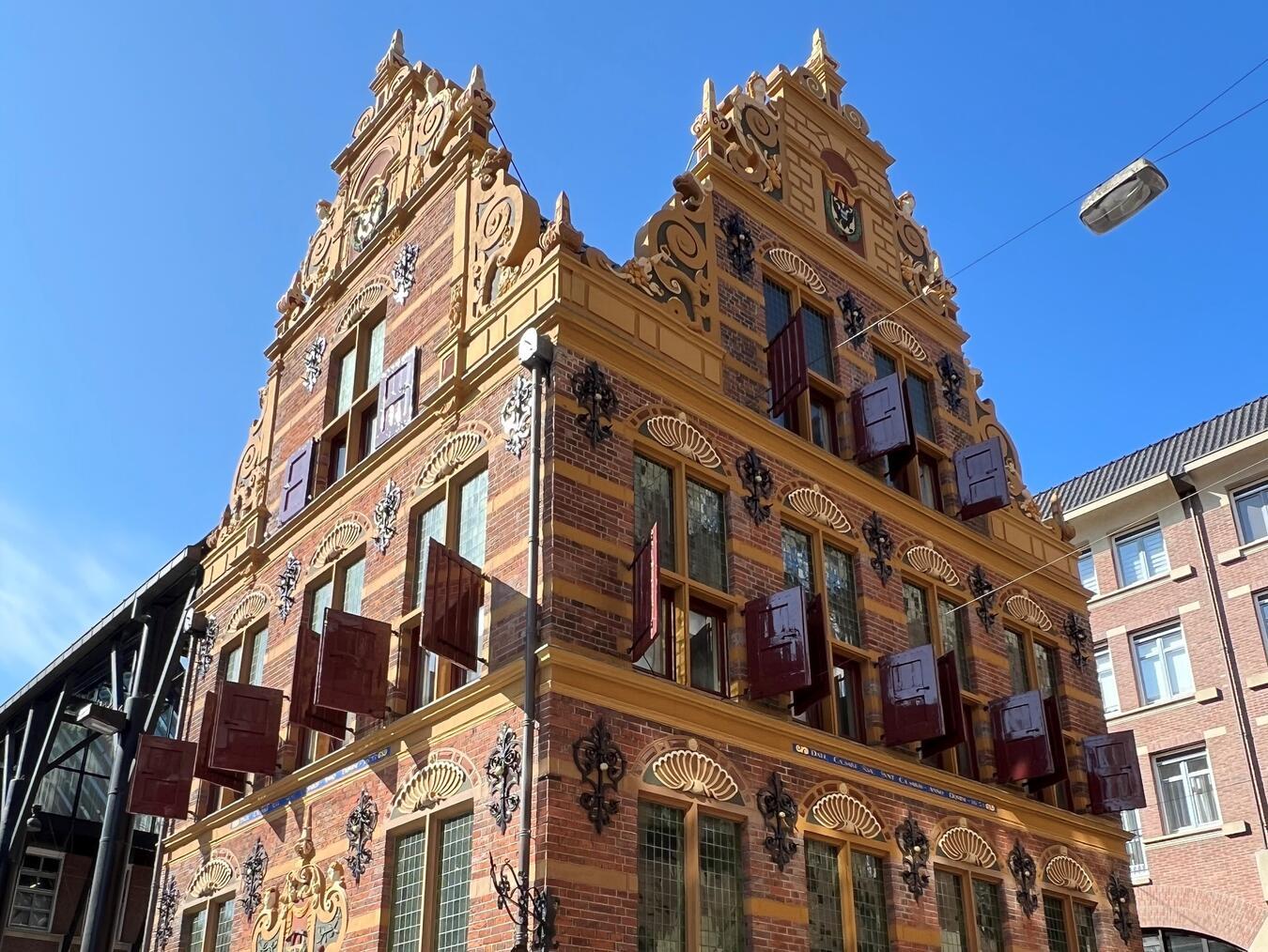 Wunderschöne Fassaden in der Altstadt von Groningen.