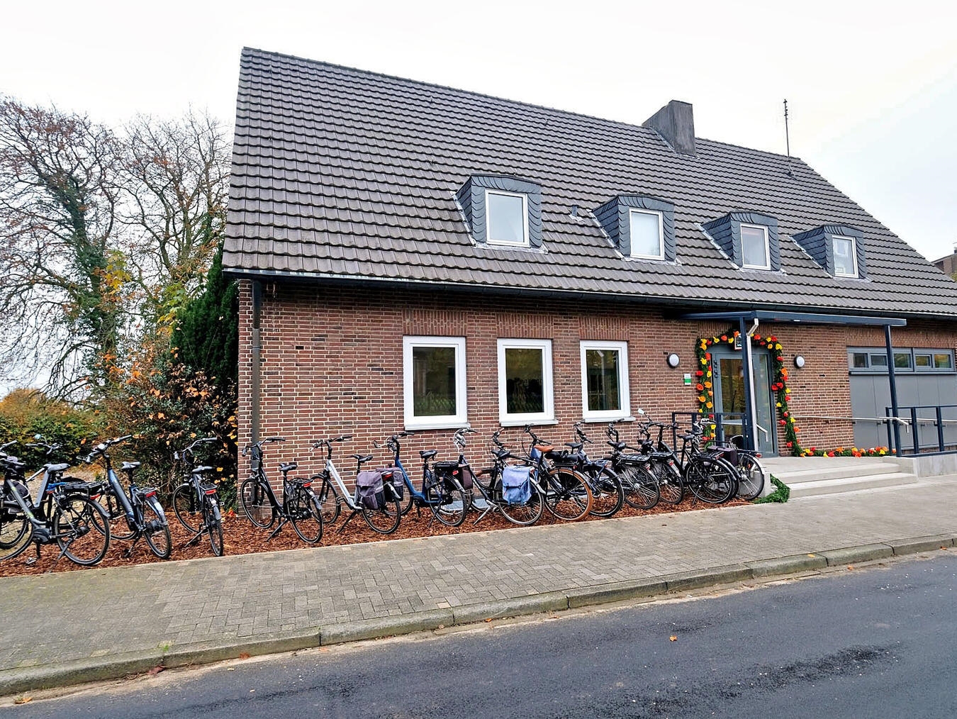 „Wyler‘s Tüss“ heißt das neue Dorfgemeinschaftshaus. NN-Foto: Rüdiger Dehnen