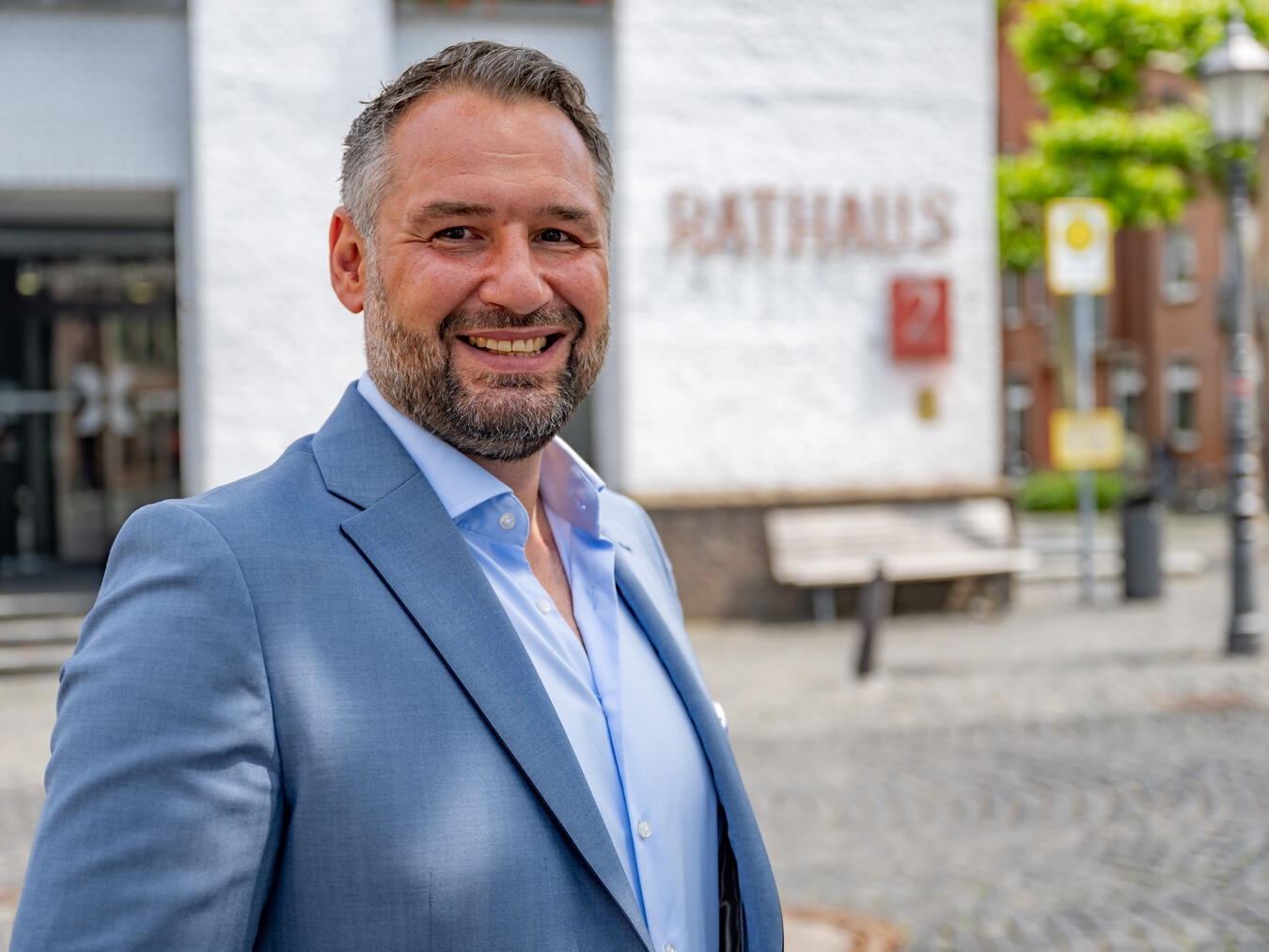 Xantens Bürgermeister Rafael Zur möchte mit den Bürgern bei Feierabendspaziergängen in den Austausch kommen. Archivfoto: Stadt Xanten