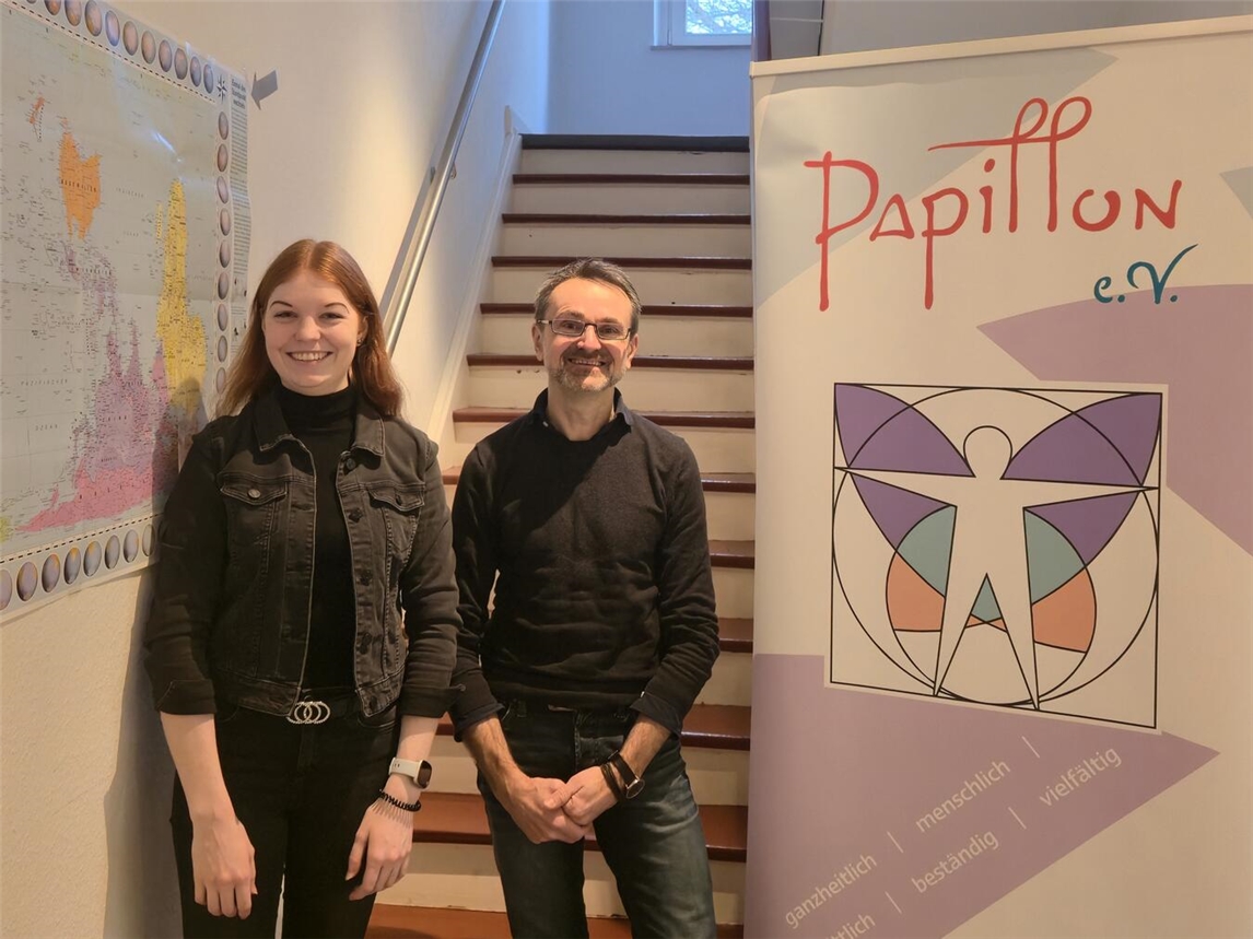 Yessica Michels und Bernhard Majkowski vom Verein „Papillon“ sind vom Projekt Freizeitpaten überzeugt, denn es sorgt für mehr gesellschaftliche Teilhabe für Menschen mit psychischen Einschränkungen. NN-Foto: HF