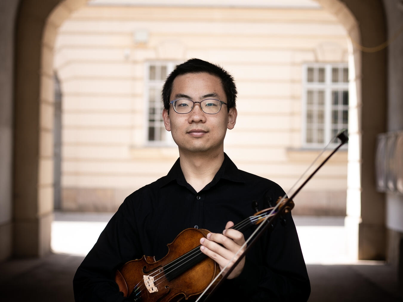 Youngseo Kim präsentiert mit seiner Violine Stücke von Bach bis Bartók.Foto: Marcel Lazar