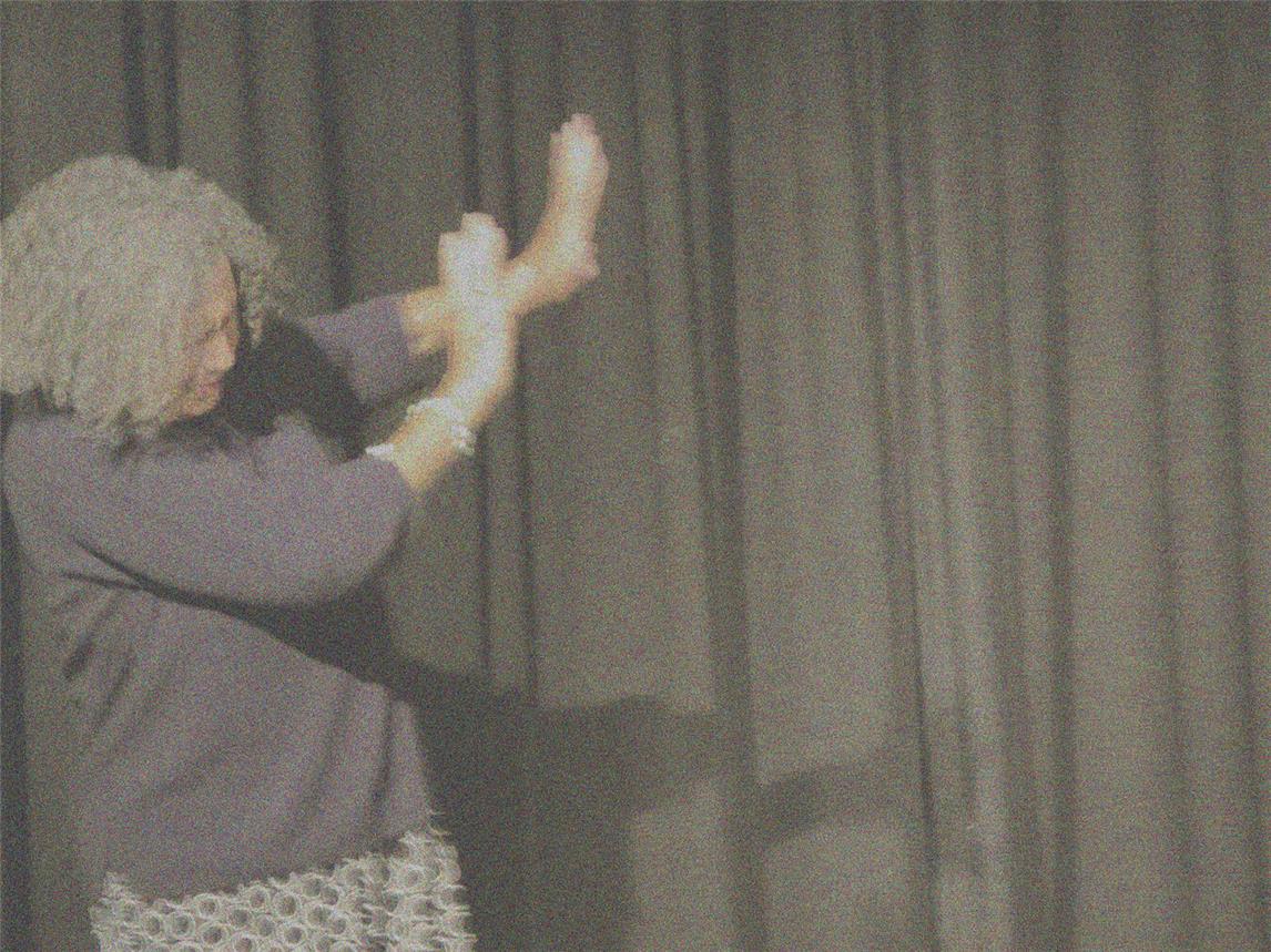 Yvonne Campbell Körner in einer Szene ihres Stückes. NN-Foto: HF (m)