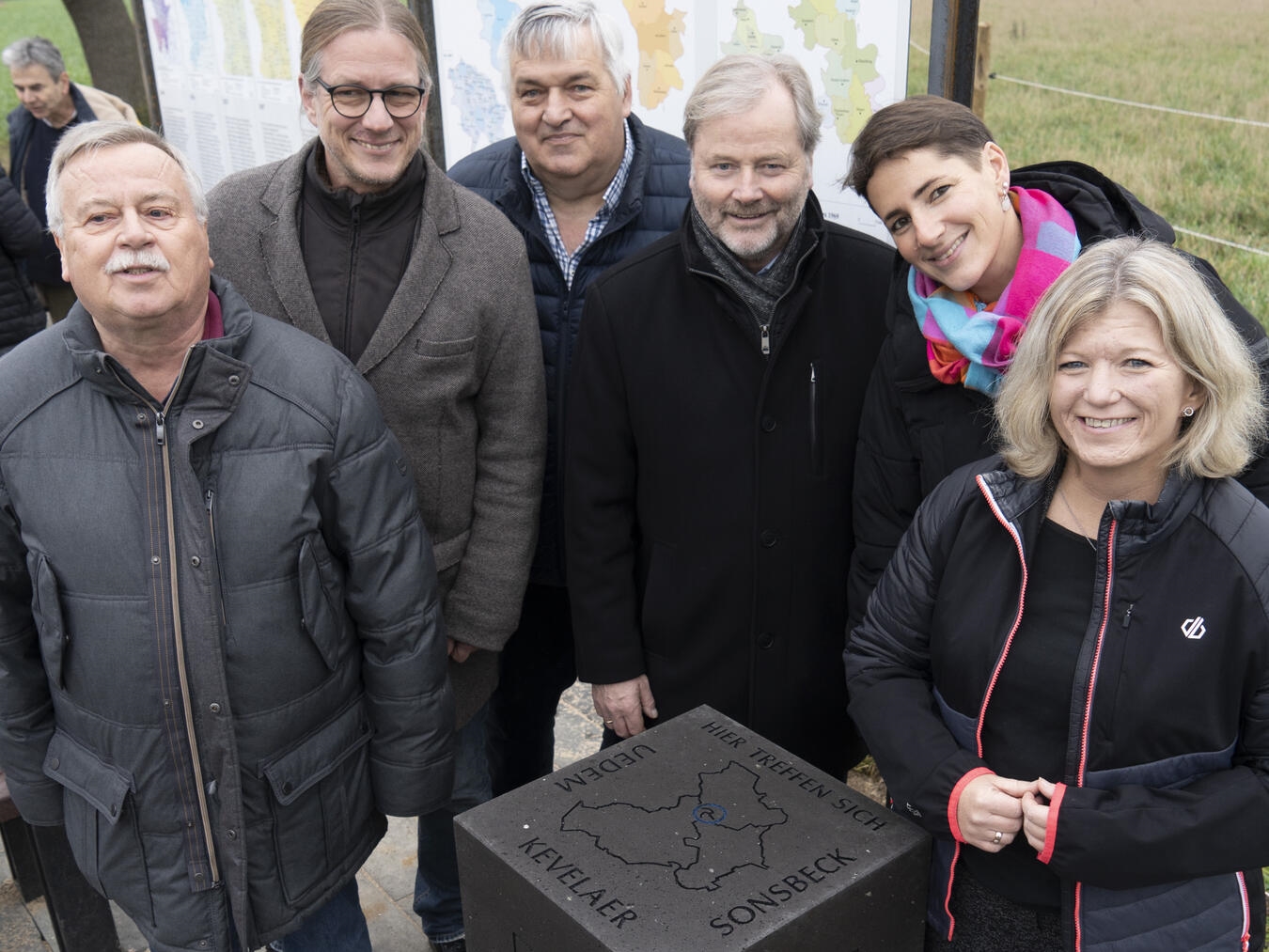 Zahlreiche Gäste waren bei der Einweihung der Gedenkstätte dabei. NN-Foto: Gerhard Seybert