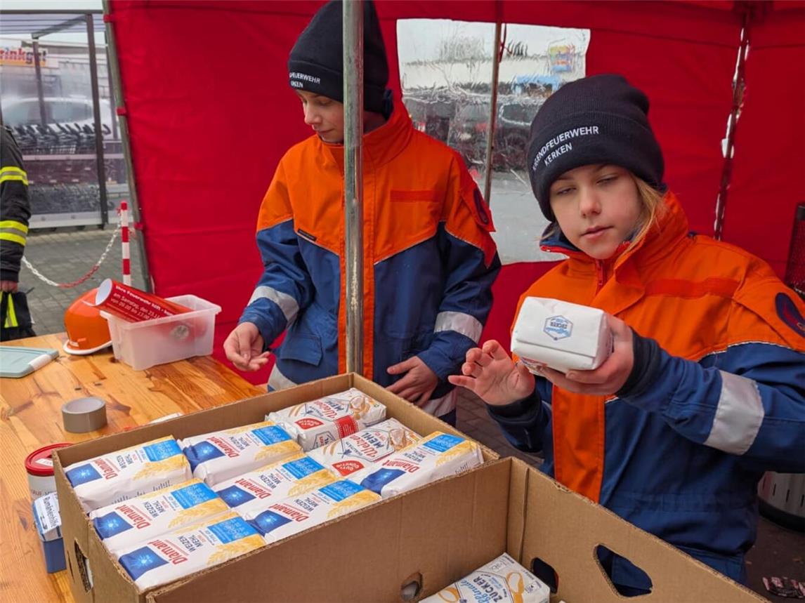 Zahlreiche Lebensmittelspenden konnten die Jugendlichen wieder entgegennehmen. Foto: privat