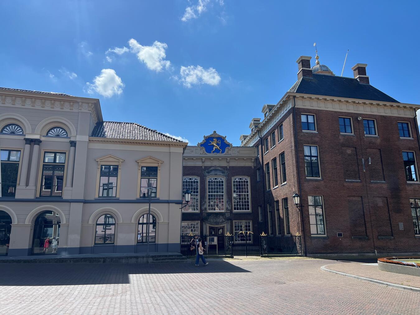 Zahlreichen gut erhaltene Gebäuden zeugen von der historischen Bedeutung der friesischen Hauptstadt.