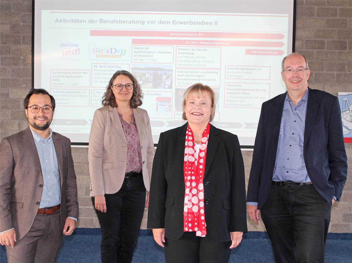 Zogen Bilanz: (v.l.) Gabriel Brandenberg, Pressesprecherin Sabine Hanzen-Paprotta, Barbara Ossyra und Markus Brandenbusch.NN-Foto: Thomas Langer