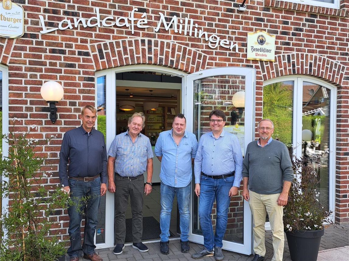Zu Gast in Millingen (v. l.): Andre Fenger, Richard Möllenbeck, Karl Borkhardt, Dominik Teloh, Robert Klinkhammer. Foto: privat