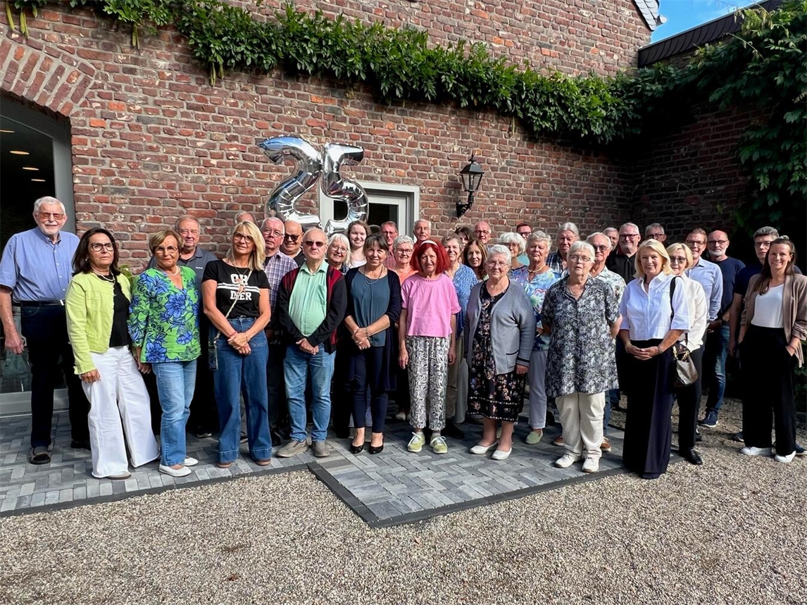 "Jubiläumsfeier der Tafel Geldern mit Ehrung verdienter Mitglieder, Einladung für neue Freiwillige, 25 Jahre Engagement"