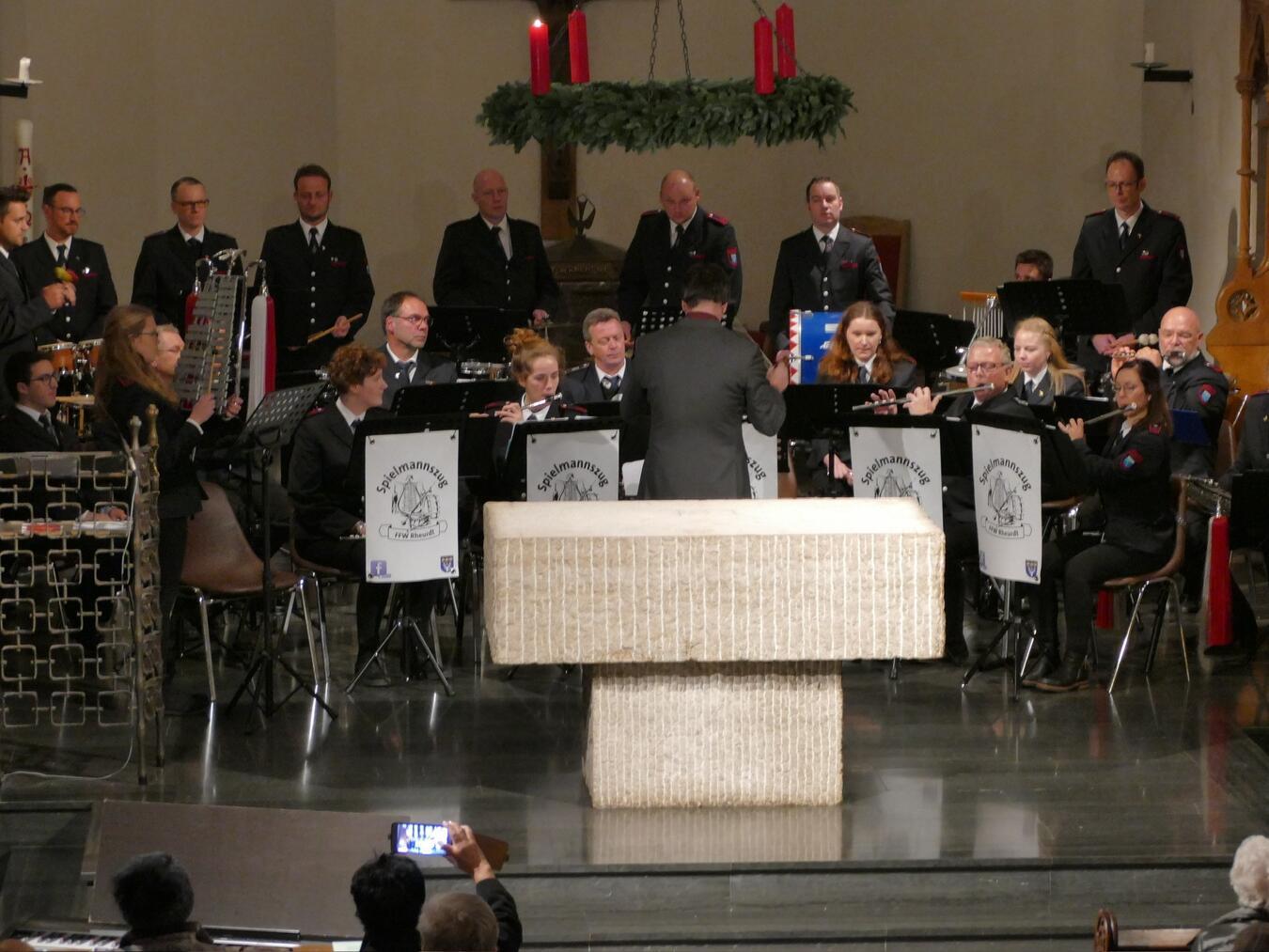 Zum Adventskonzert lädt die Feuerwehr Rheurdt ein. Foto: privat