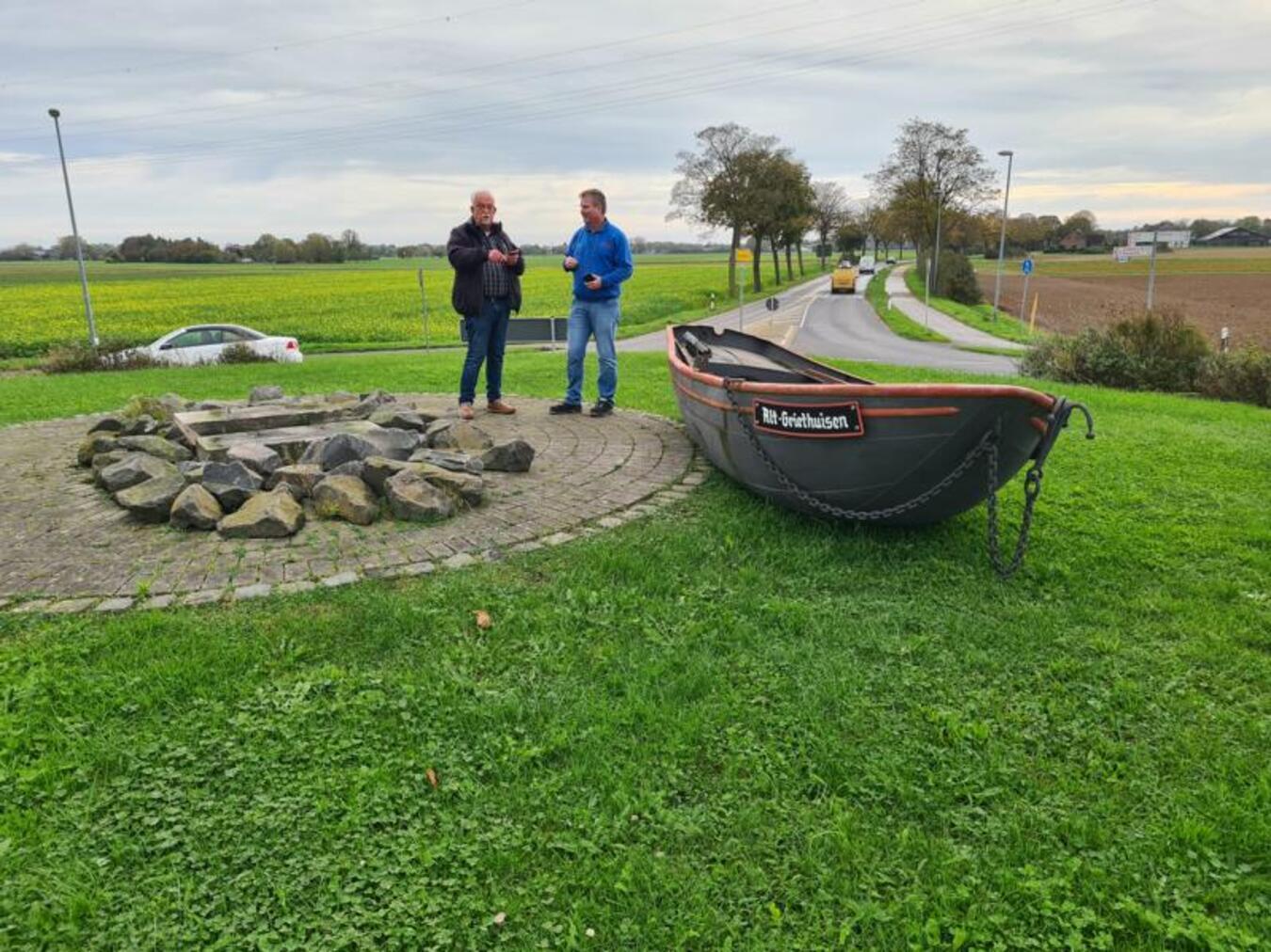 Zum Bewegen des Bootes benötigt man mindestens sechs bis acht Personen - wegen des hohen Gewichts. Foto: Heimatverein Griethausen