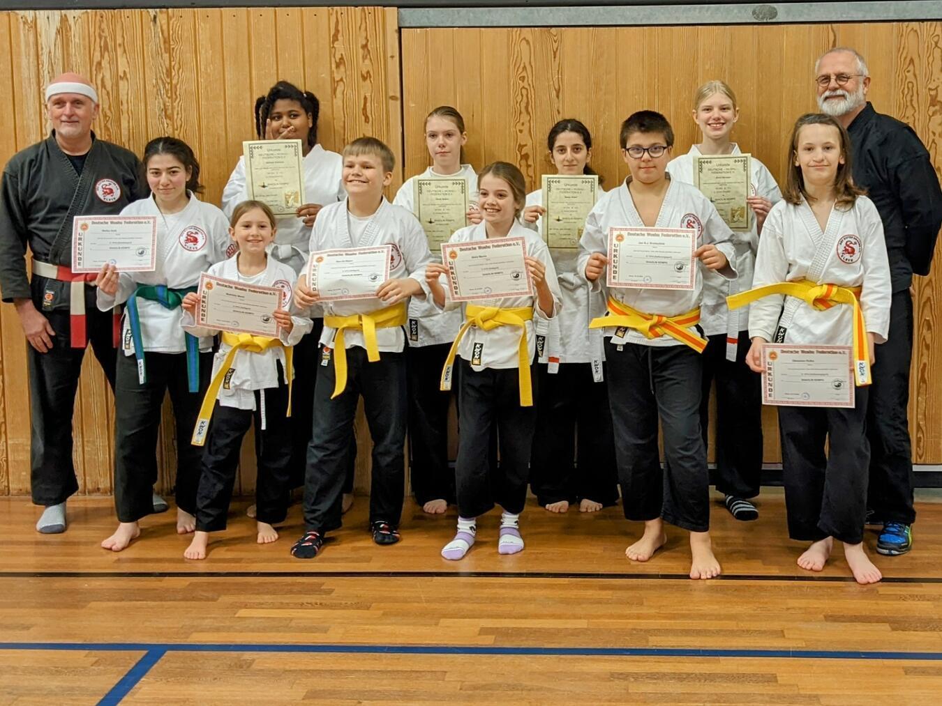 Zum Ende des Jahres fand beim BSV „Roter Drache“ Kleve die zweite Gürtelprüfung im Bereich Shaolin Kempo statt. Foto: Heinz-Jürgen Naß