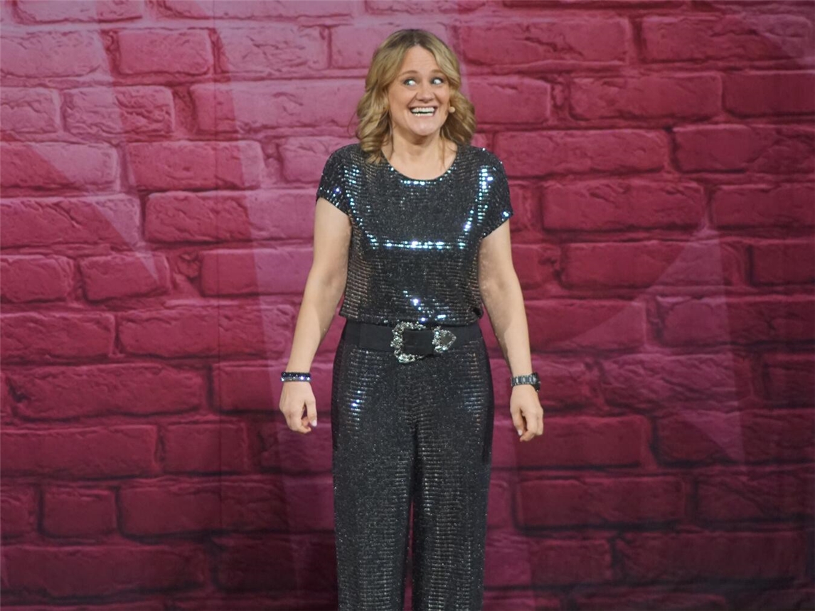 Zum ersten Mal im Bürgerhaus und direkt ausverkauft: Kabarettistin Lisa Feller in Rees. Foto: Stadt Rees