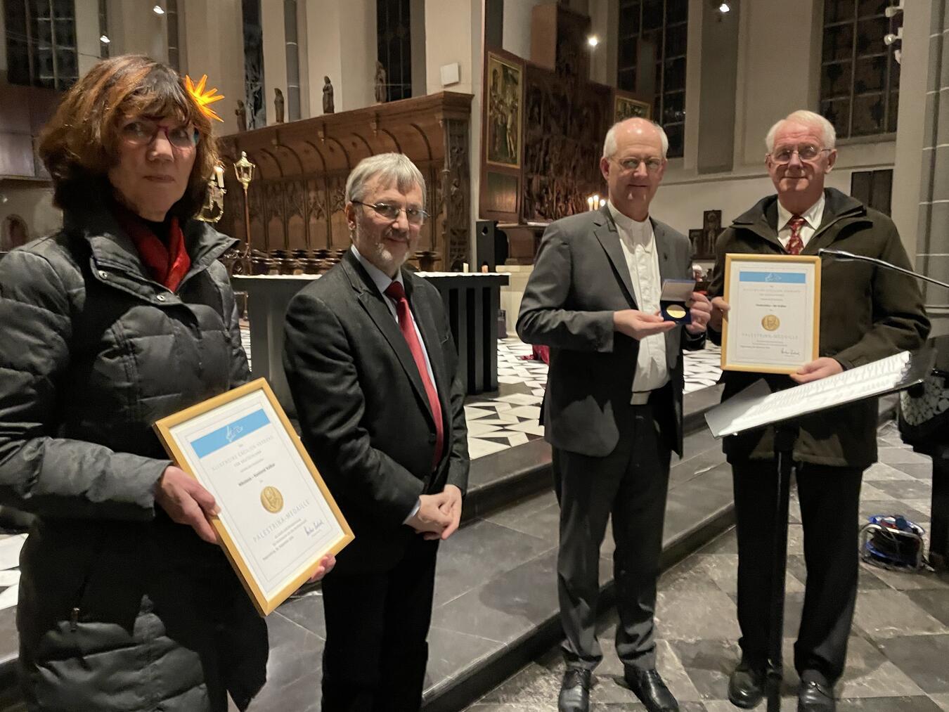 Zum Jahresende wurden die Kalkarer Chöre in St. Nicolai geehrt.Foto: Alois van Doornick