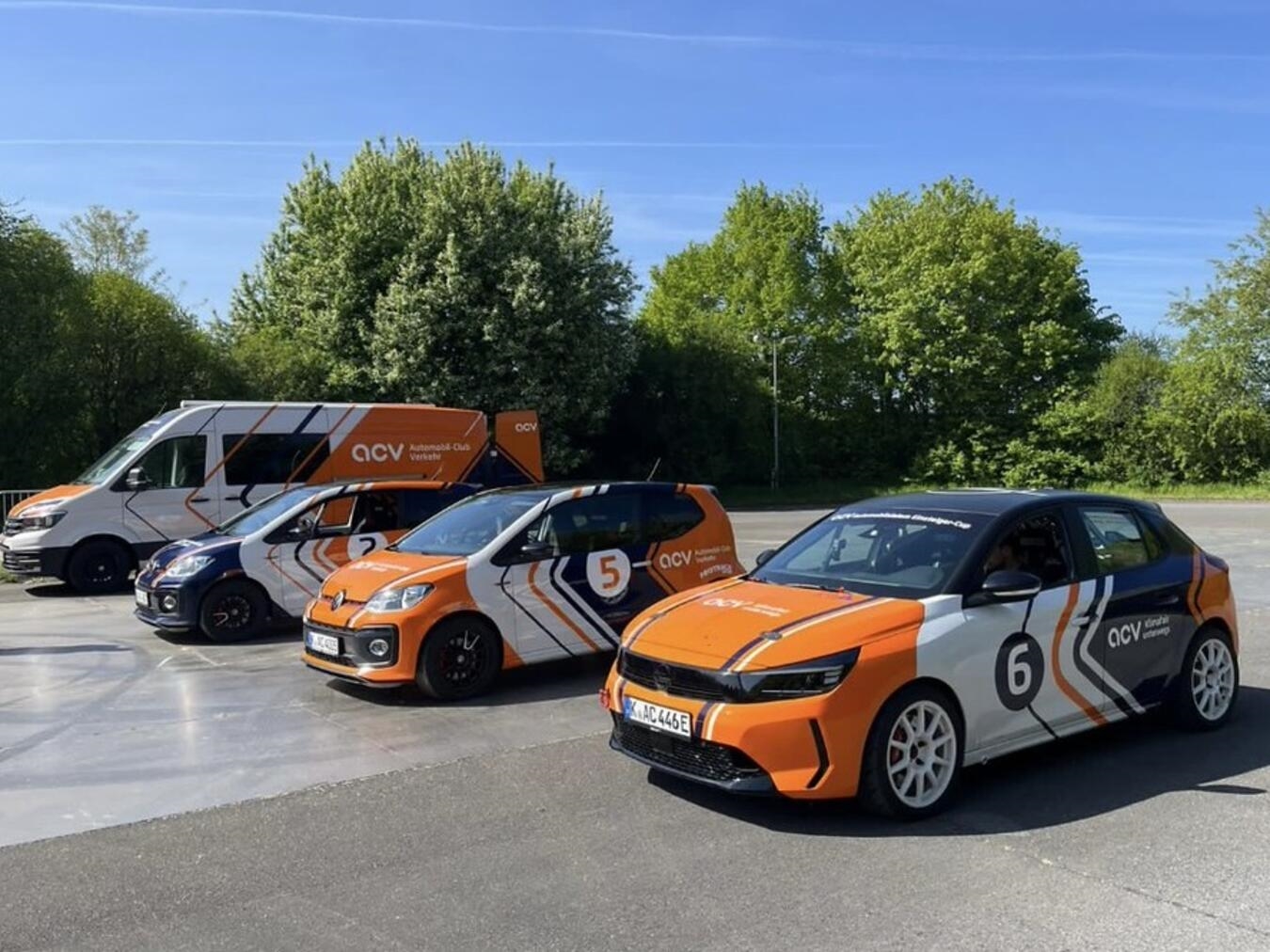 "Rennsport-Event bei idealem Wetter zum Saisonauftakt, Motorsport, ACV"