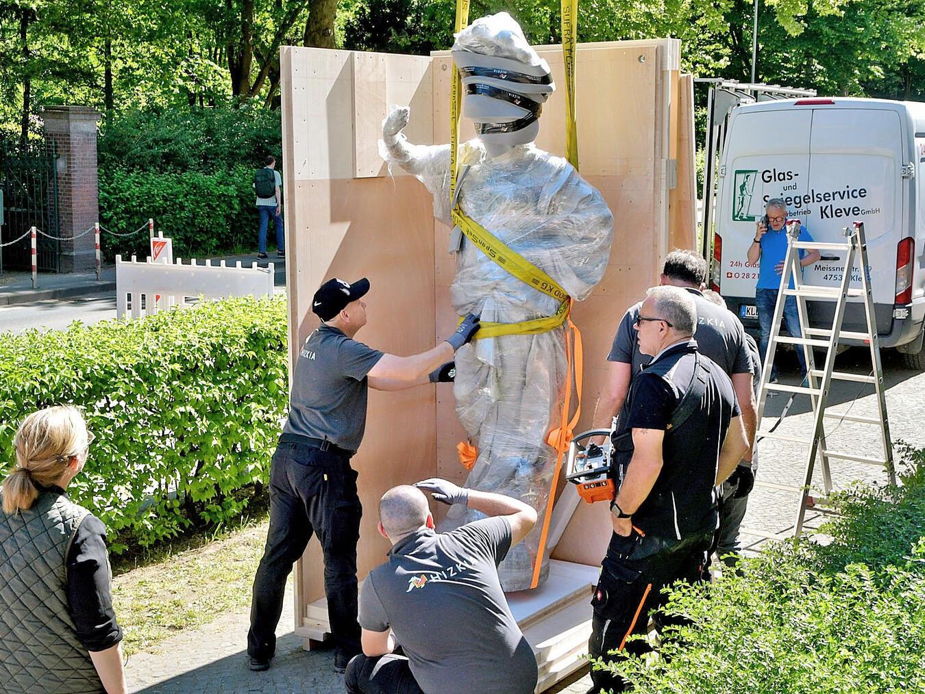 Zum Schluss geht es in die Transportbox. NN-Foto: Rüdiger Dehnen