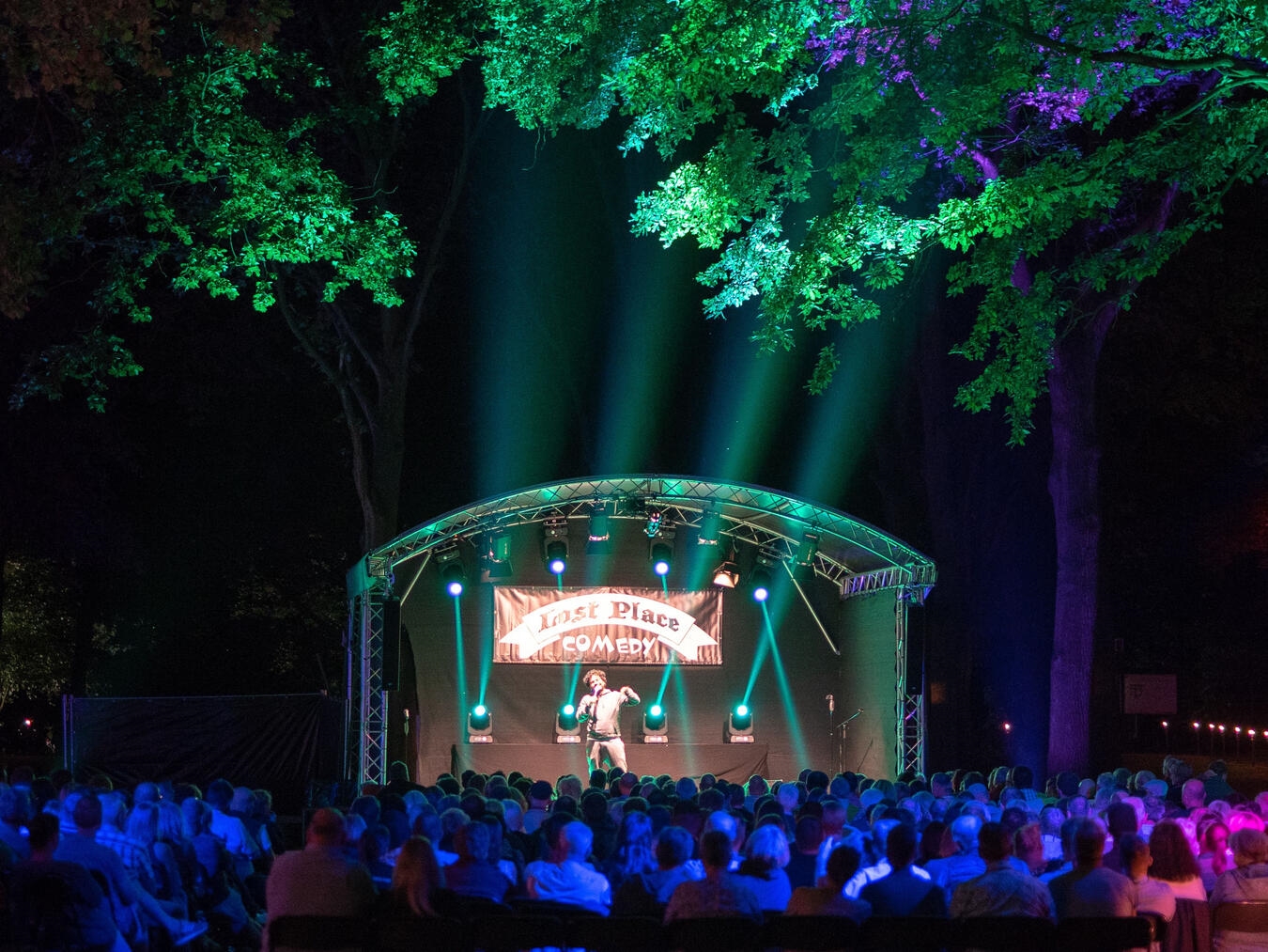 "Comedy-Event an der Burgruine Wachtendonk, Lost-Place-Atmosphäre, siebte Veranstaltung, Abendstimmung"